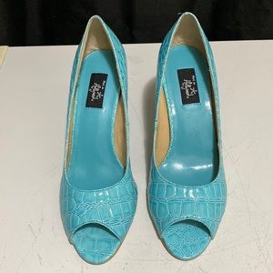 New Hot in Hollywood blue snake skin slide on heels size 8M